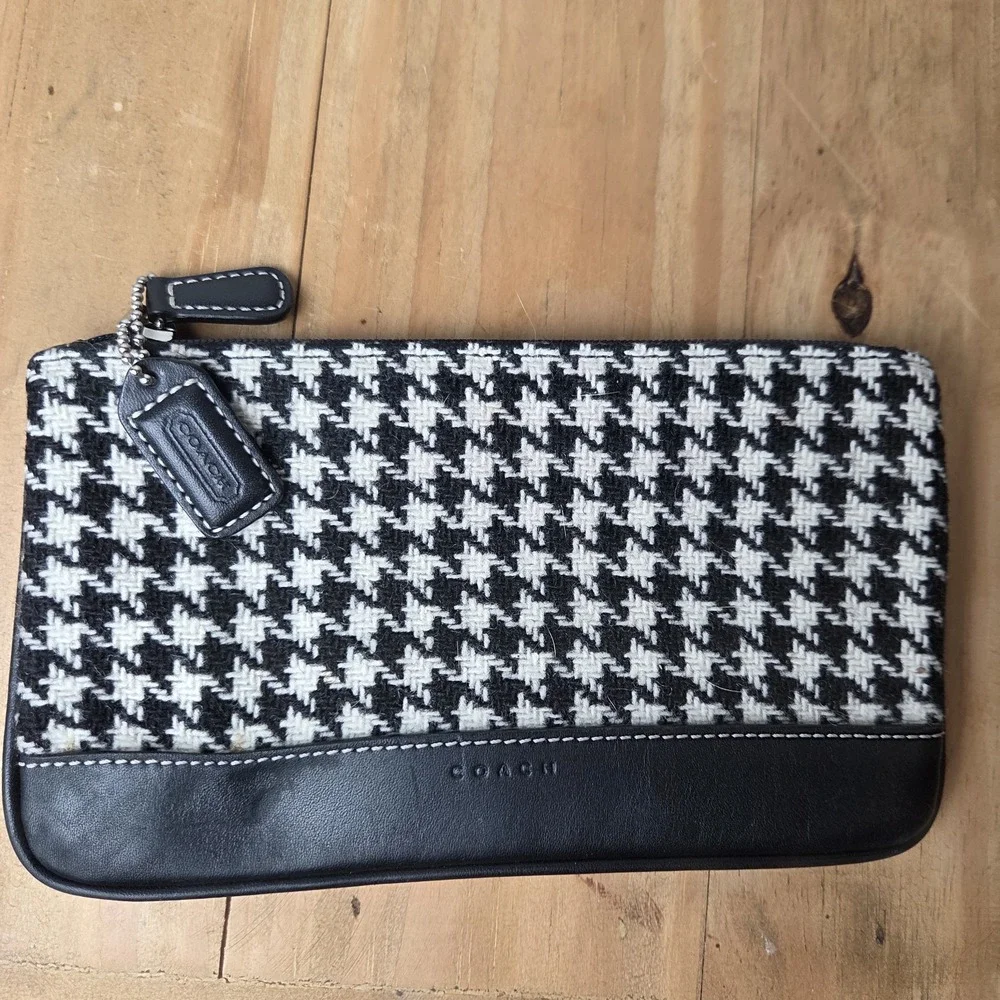 Coach Houndstooth Tweed Pouch Wristlet Black White Leather Trim Zip Y2K